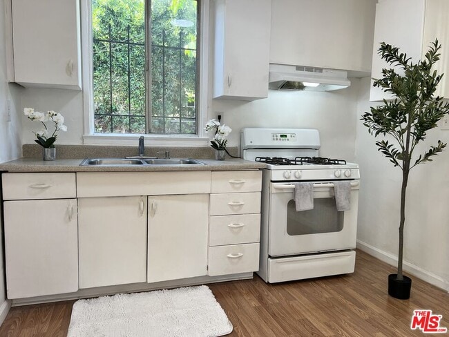 property at 2209 Ridgeley Dr