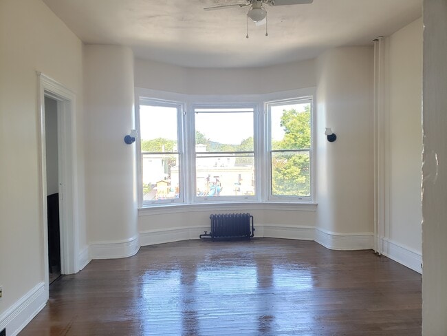 629 W 4th St, Unit 4 in Williamsport, PA - Foto de edificio - Building Photo