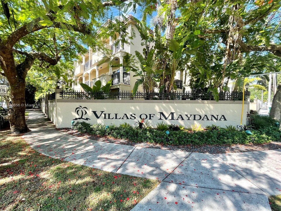 3300 Bird Ave in Miami, FL - Building Photo