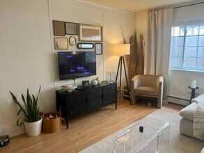 1733 N Cambridge Ave, Unit 108 in Milwaukee, WI - Building Photo - Building Photo