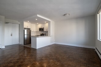 Ravine Park Apartments in Toronto, ON - Building Photo - Interior Photo