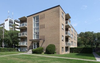 3257 Bathurst St Apartments