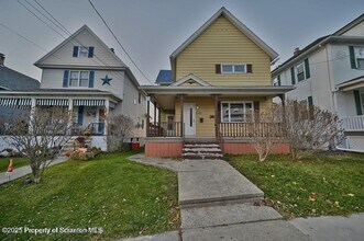 109 Walnut St in Dunmore, PA - Building Photo - Building Photo