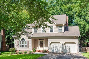 10024 Avon Farm Ln in Charlotte, NC - Building Photo