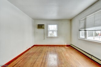 6 Helen Pl, Unit 224 in Clifton, NJ - Building Photo - Building Photo