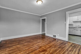 1697 Seneca St, Unit Upper in Buffalo, NY - Foto de edificio - Building Photo