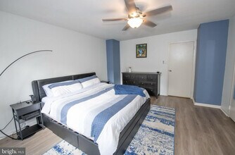 305 Shawmont Ave, Unit E in Philadelphia, PA - Foto de edificio - Building Photo