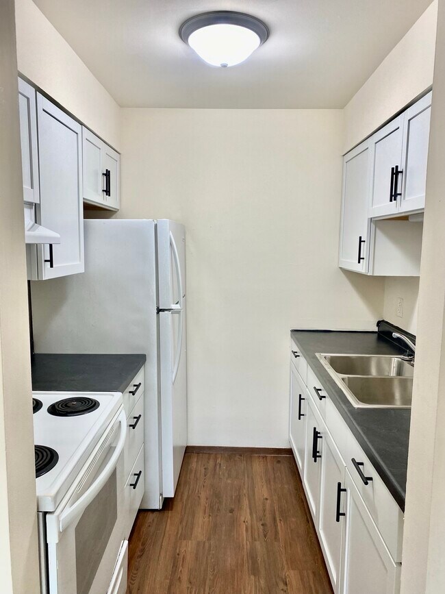 465 Main St, Unit Crystal Springs Apt. in Lomira, WI - Foto de edificio - Building Photo