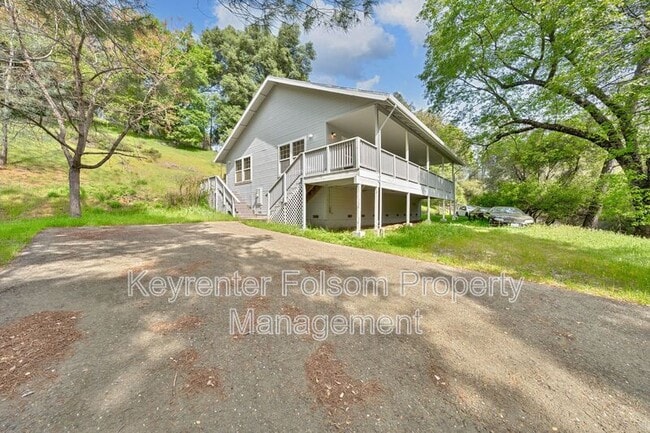 property at 5456 Oak Leaf Cir