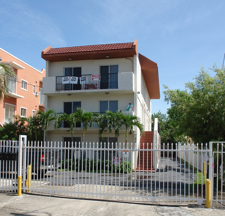 851 NW 2nd St in Miami, FL - Building Photo