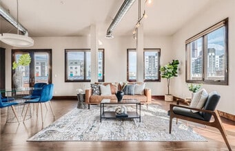 2101 Larimer St, Unit 301 in Denver, CO - Foto de edificio - Building Photo