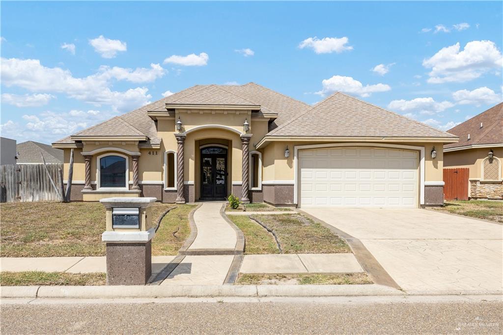 22 River Crest St in Rio Grande City, TX - Building Photo