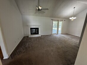 1329 Forest Lake Dr in Hinesville, GA - Building Photo - Building Photo