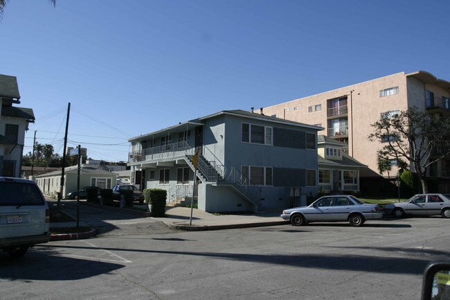 525 Chestnut Ave in Long Beach, CA - Building Photo - Building Photo