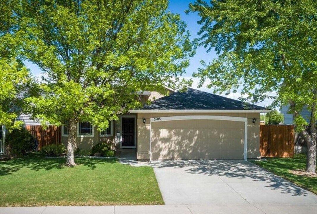 5508 S Plumbdale Ave in Boise, ID - Building Photo