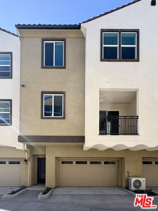 2410 E Agave St in Anaheim, CA - Building Photo