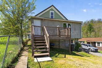 804 Illinois Ave in Nutter Fort, WV - Building Photo - Building Photo