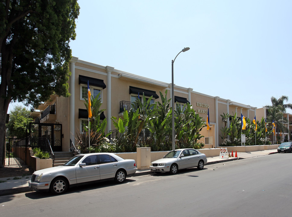 Encino Manor in Encino, CA - Building Photo