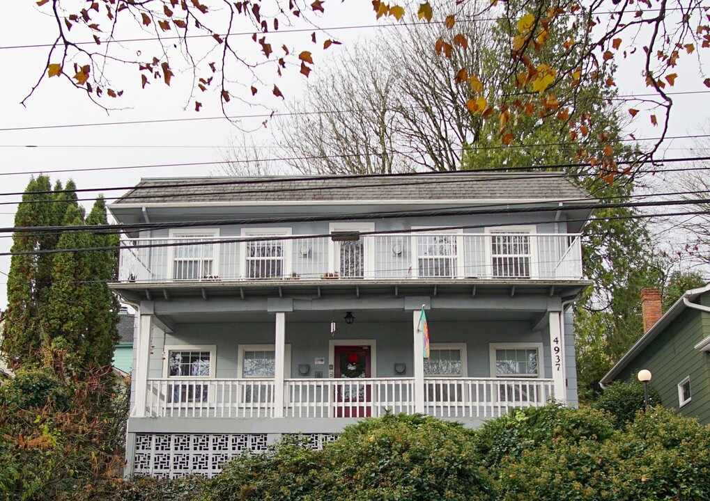 4937 S Corbett Ave in Portland, OR - Building Photo