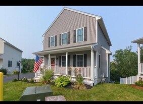 8 Sourwood Cir in Worcester, MA - Building Photo