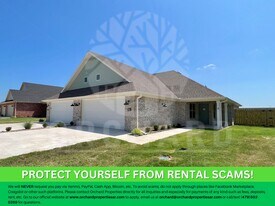 562 Bradford Dr in Springdale, AR - Building Photo