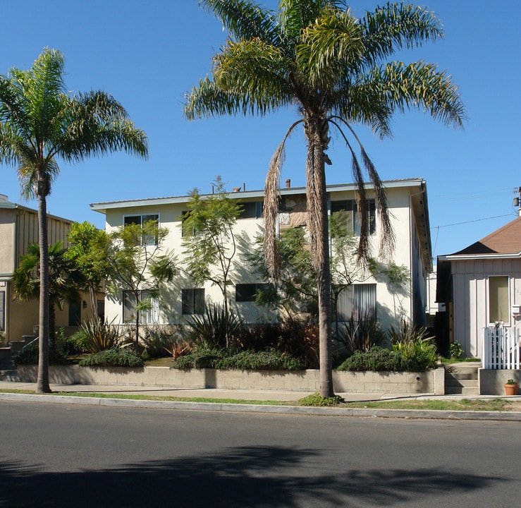 219 10th St in Seal Beach, CA - Foto de edificio