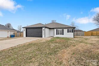 906 SW Terry Ln in Bentonville, AR - Building Photo - Building Photo