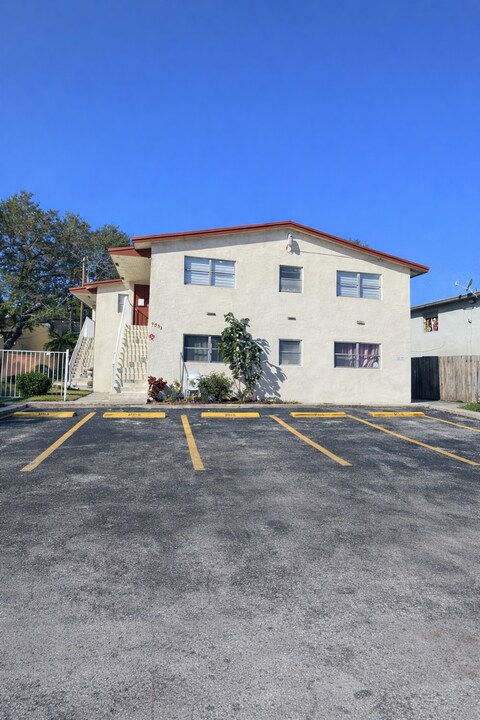 3731 SW 60th Ave in Davie, FL - Foto de edificio