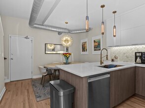 1645 W School St in Chicago, IL - Building Photo - Building Photo