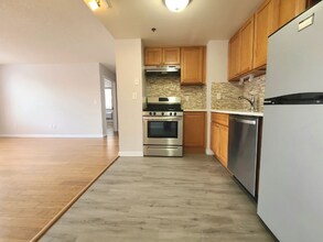 22 W 25th St, Unit 2I in Bayonne, NJ - Foto de edificio - Building Photo