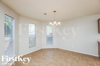 729 Pace Dr in Denton, TX - Foto de edificio - Building Photo