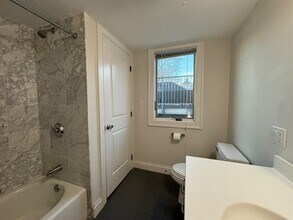 1110 Massachusetts Ave, Unit 3 in Cambridge, MA - Building Photo - Building Photo