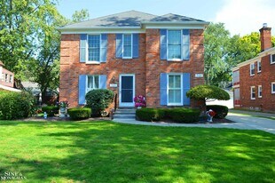 744 Trombley Rd in Grosse Pointe Park, MI - Building Photo