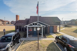 Country Club Apartments in El Reno, OK - Building Photo - Building Photo