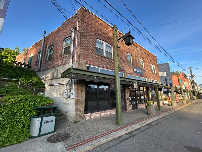 834 Bay St