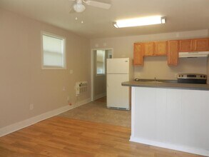 401 Colleton Loop, Unit Apt B in Walterboro, SC - Building Photo - Building Photo