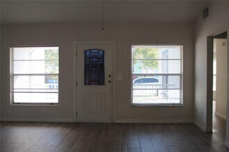 10115 Wheatley Hills Ct in Tampa, FL - Building Photo - Building Photo