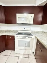 10237 NW 9th St Cir in Miami, FL - Building Photo - Building Photo