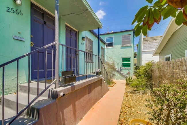 2568 B St in San Diego, CA - Foto de edificio - Building Photo