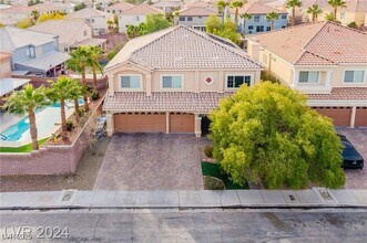 6585 Coronado Crest Ave in Las Vegas, NV - Building Photo - Building Photo