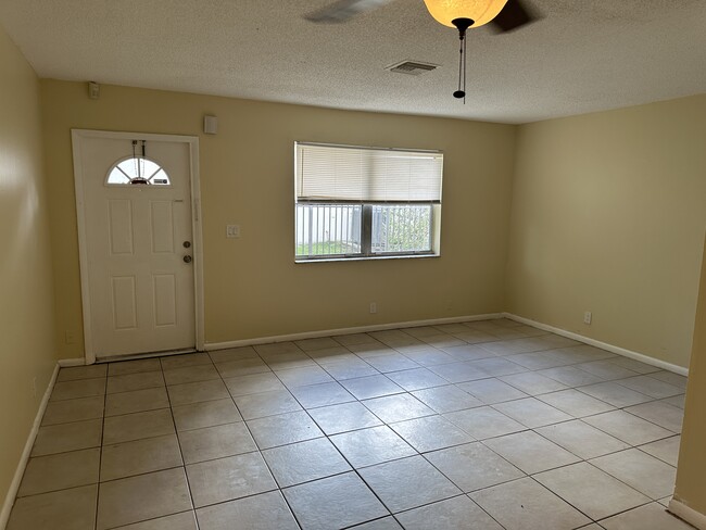 5315 NW 22nd St, Unit 5315 in Lauderhill, FL - Building Photo - Building Photo