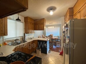 545 Hollydell Rd in Kelowna, BC - Building Photo - Building Photo