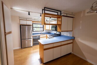 166 Natchaug Dr in Meriden, CT - Building Photo - Building Photo