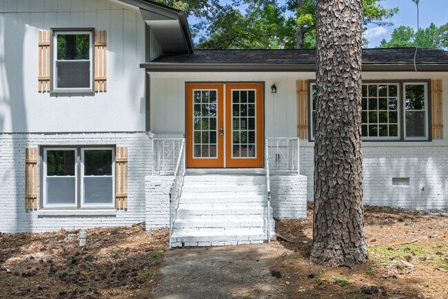 5520 St Lo Ln in College Park, GA - Foto de edificio - Building Photo