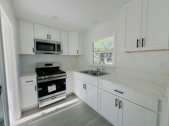 231 E Nicolet St in Banning, CA - Building Photo - Building Photo