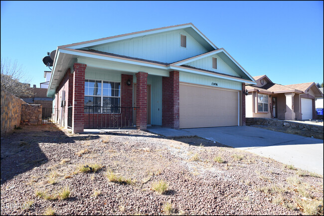 12496 Sombra Fuerte Dr in El Paso, TX - Foto de edificio - Building Photo