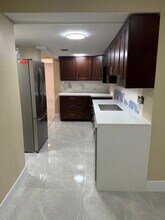 2336 NW 35th St in Miami, FL - Foto de edificio - Building Photo