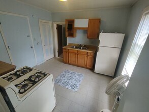 708 Linden Pl, Unit Upstairs in Elmira, NY - Building Photo - Building Photo