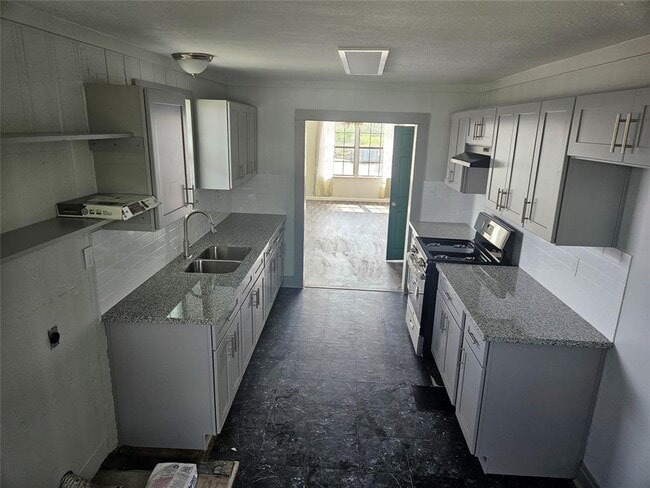 property at 208 W 2nd St