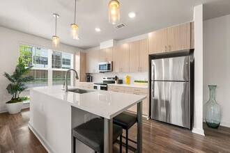 2048 Bolton Dr NW in Atlanta, GA - Building Photo - Building Photo